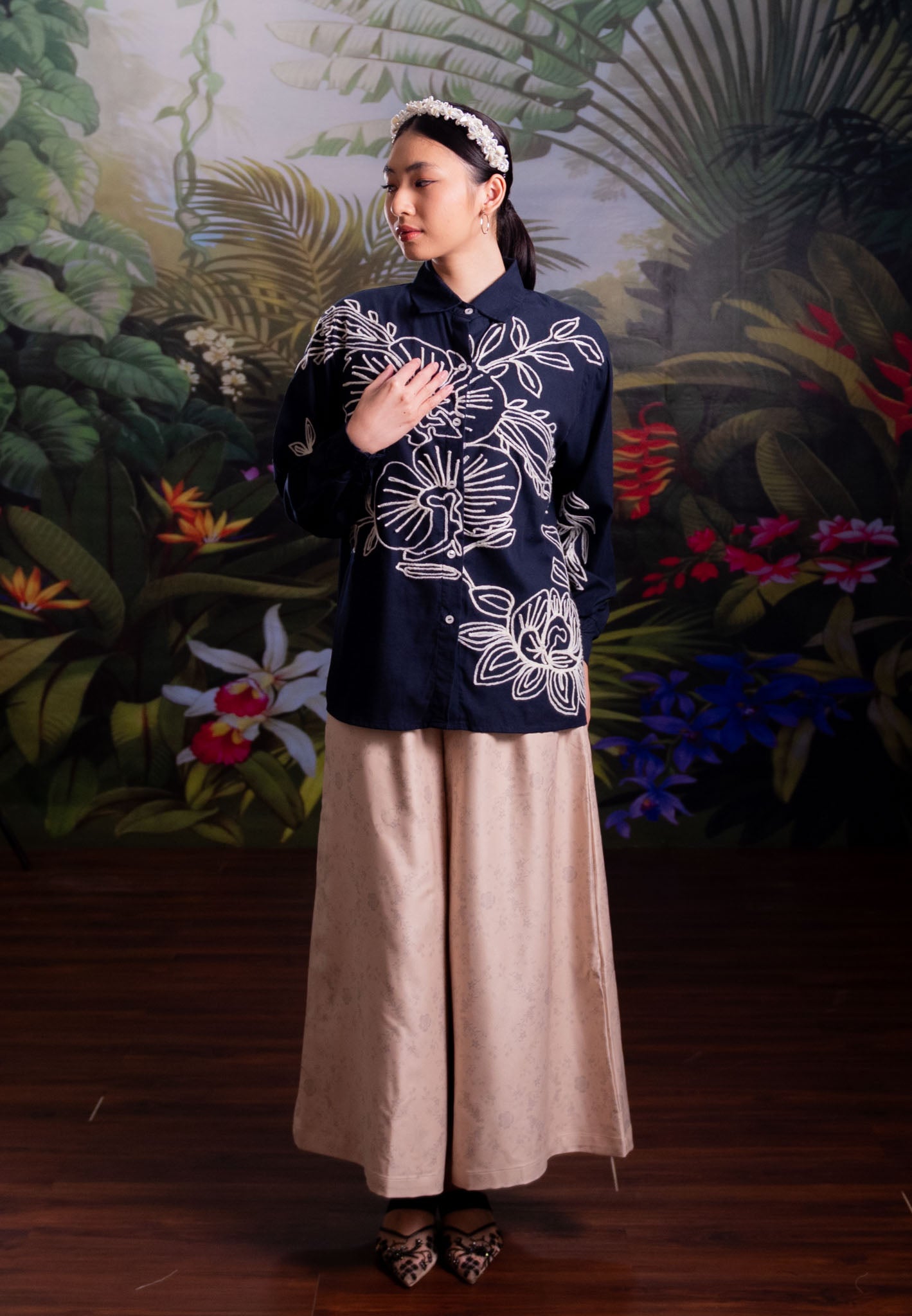 [PO 3 | START SHIPPING 28 FEB] NONAETAL Heritage Whisper Embroidery Shirt Long Sleeve Navy