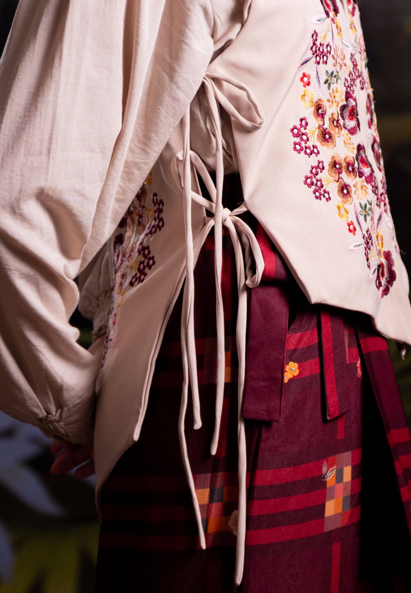 [PO 1 | START SHIPPING 16 FEB] NONAETAL Aurantia Whisper Embroidery Vest Winter Cream