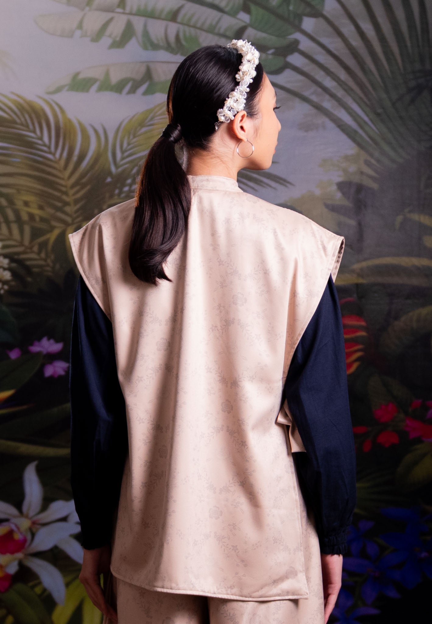 [PO 2 | START SHIPPING 23 FEB] NONAETAL Nucifera Whisper Embroidery Vest Winter Cream